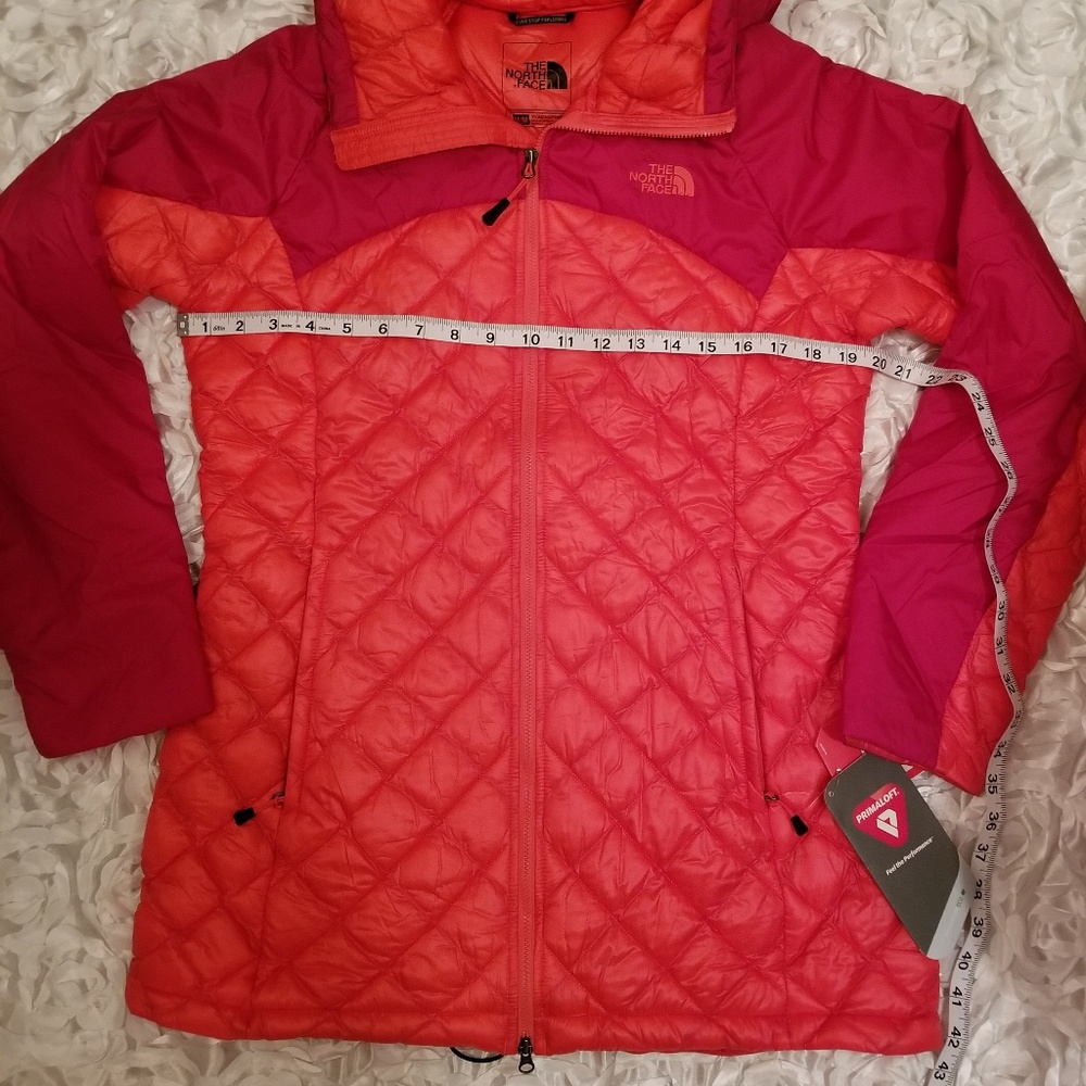 😍FINAL$⬇️*COVETED TNF THERMOBALL RARE PARKA MED😍 - Picture 5 of 8